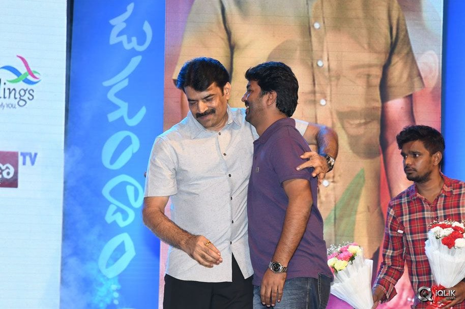 Aatadukundam-Raa-Movie-Audio-Function